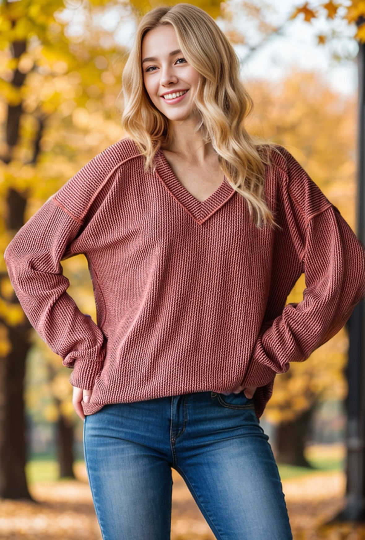 Reg & Plus size rust ribbed vneck top