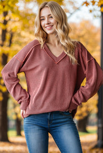 Reg & Plus size rust ribbed vneck top