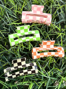 Checkered claw hair clip