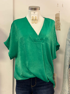 Andree by Unit Kelly green, short sleeve, silky dress top