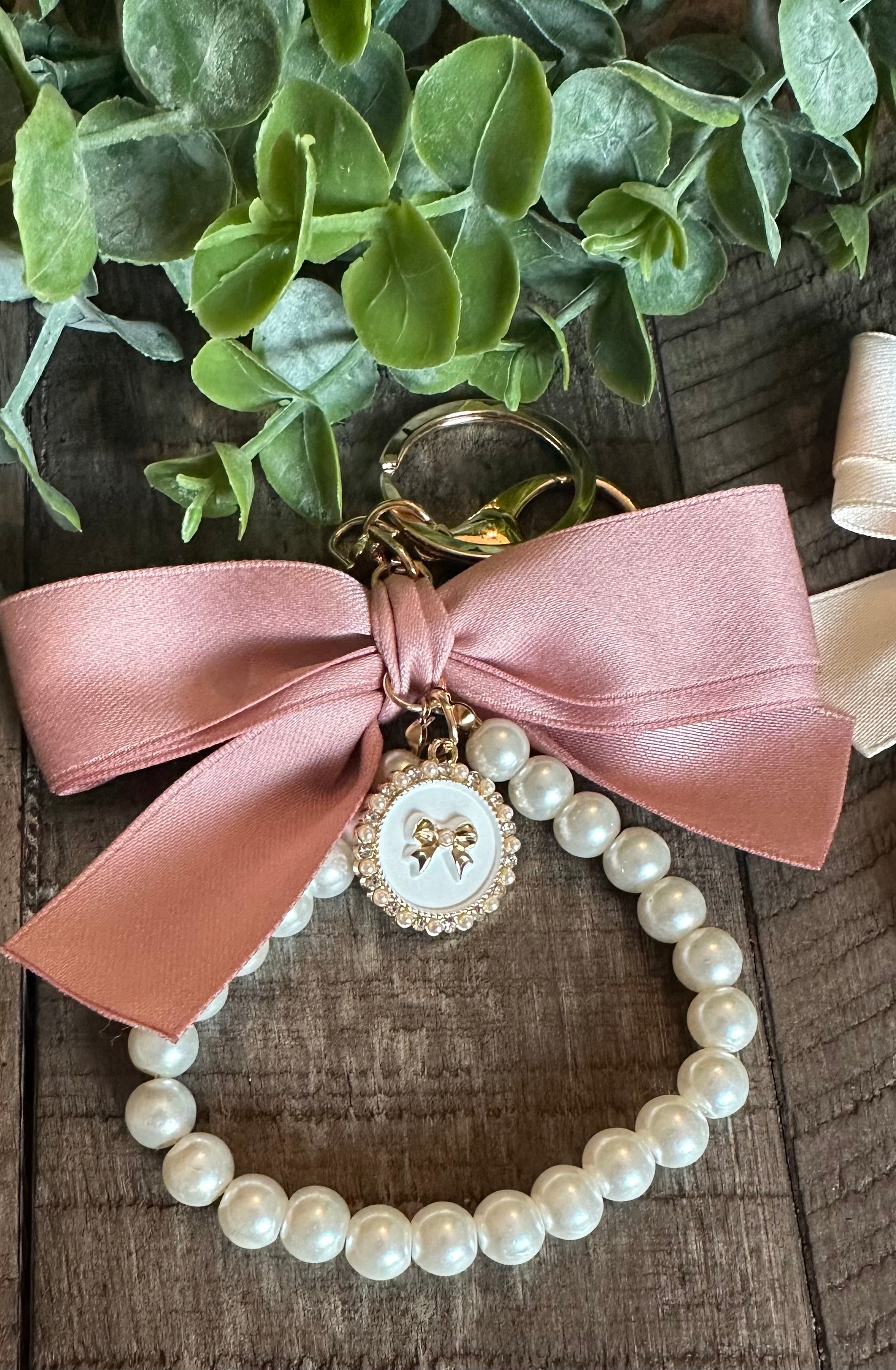 Bow and pearls keychain