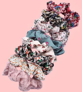 🎅🏻 STOCKING STUFFER Floral scrunchie