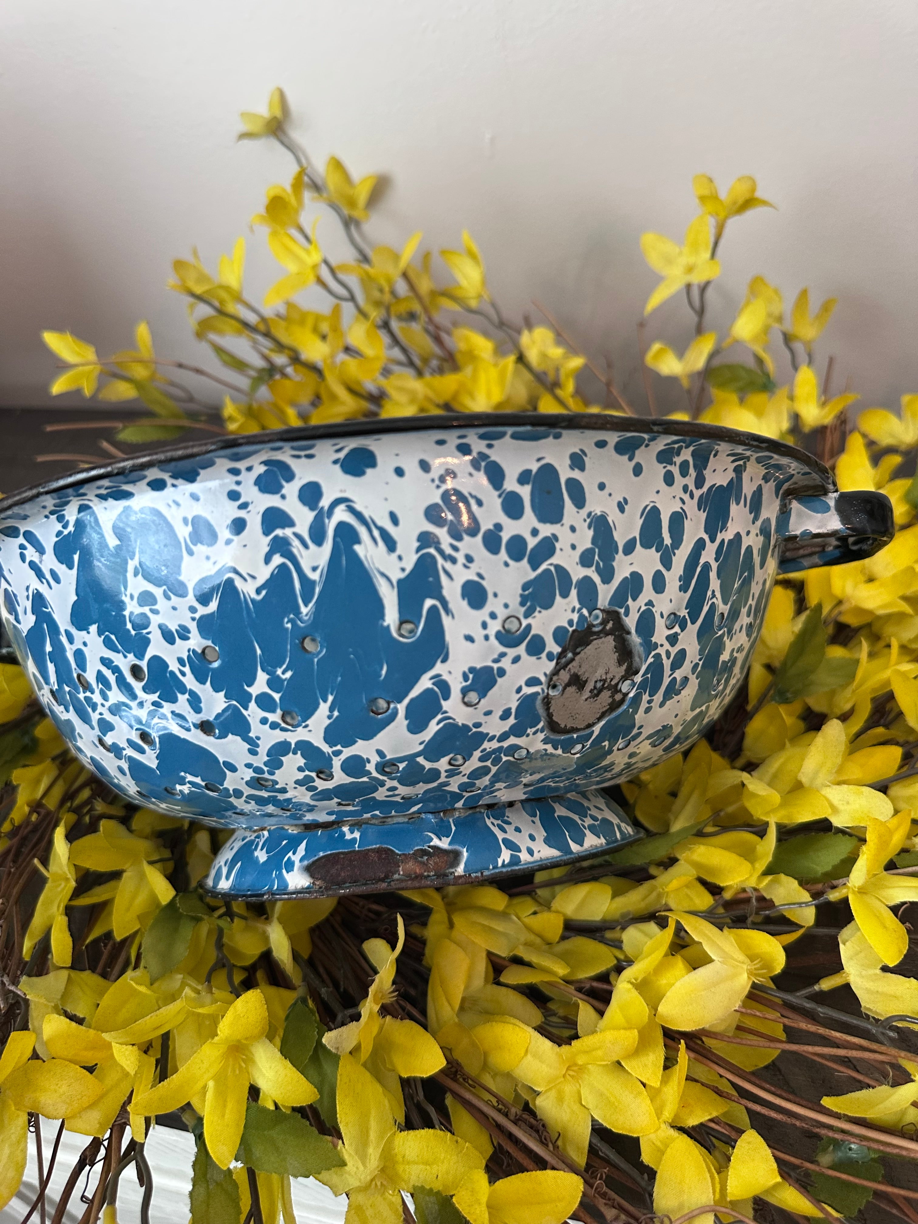 Vintage blue and white farmhouse splatter swirl strainer colander